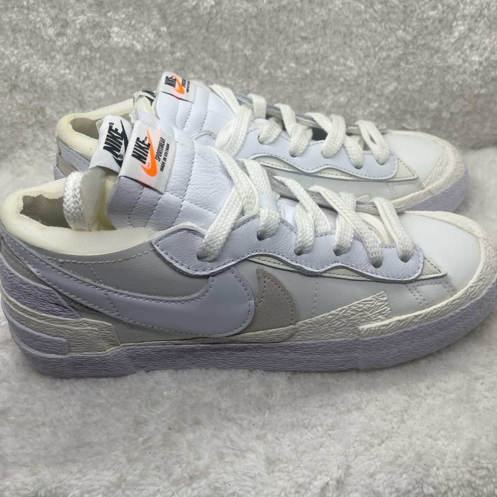 NIKE Sacai x Blazer Low 'White Patent' DM6443-100 - Picture 7 of 9
